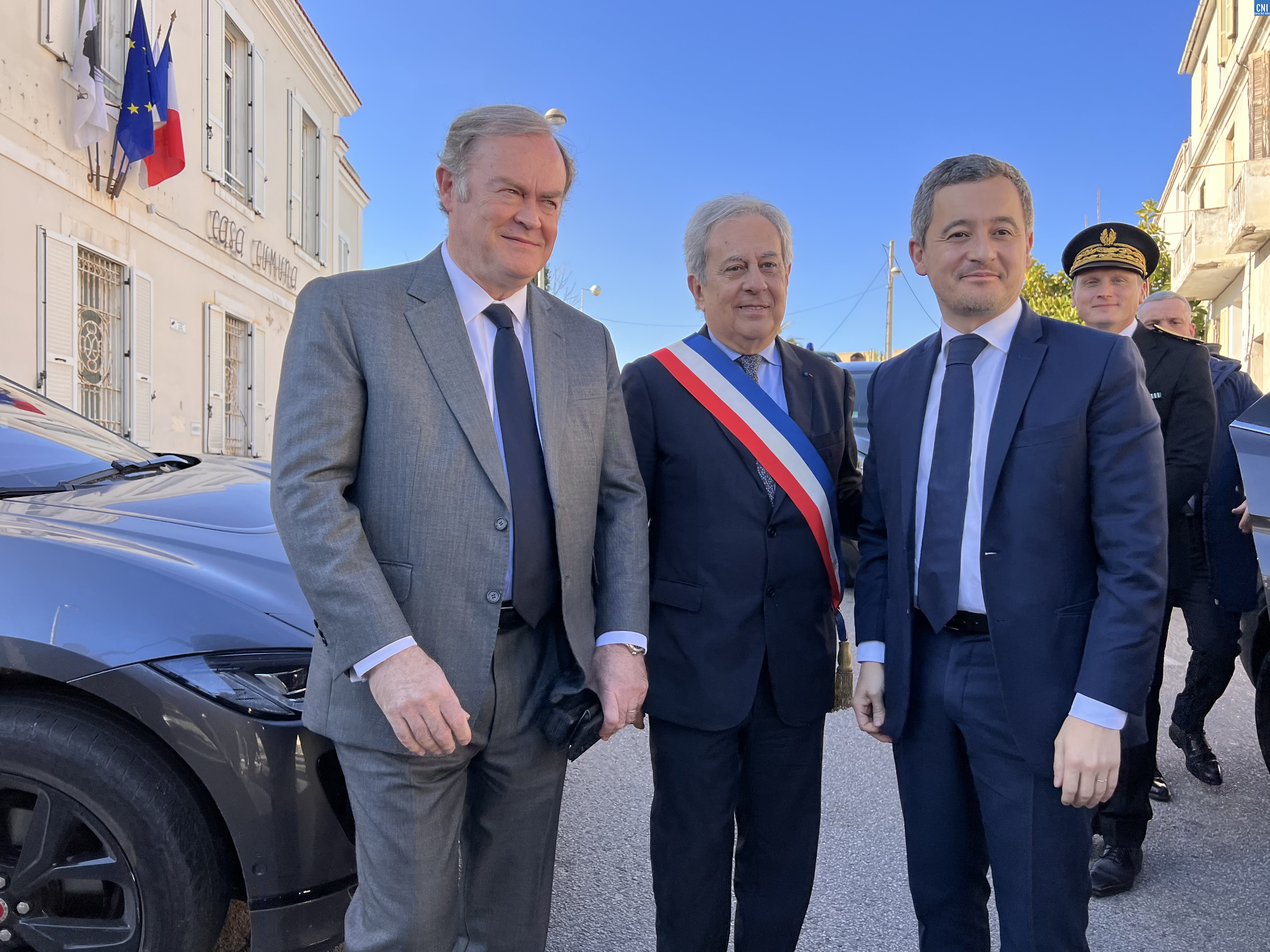 Le ministre de l'intérieur avec le préfet de Corse et le maire de Calvi