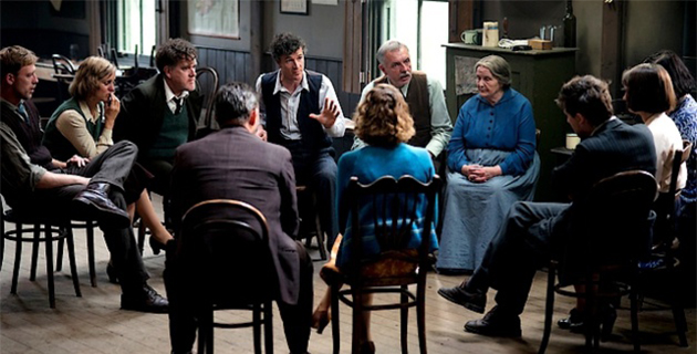 Entre apporter son aide à une jeunesse avide de Culture et de Liberté pour s'épanouir et mener une vie paisible, Jimmy Gralton va devoir faire un choix crucial. L'un de ceux qui engagent l'avenir de toute une vie... (Photo : DR)