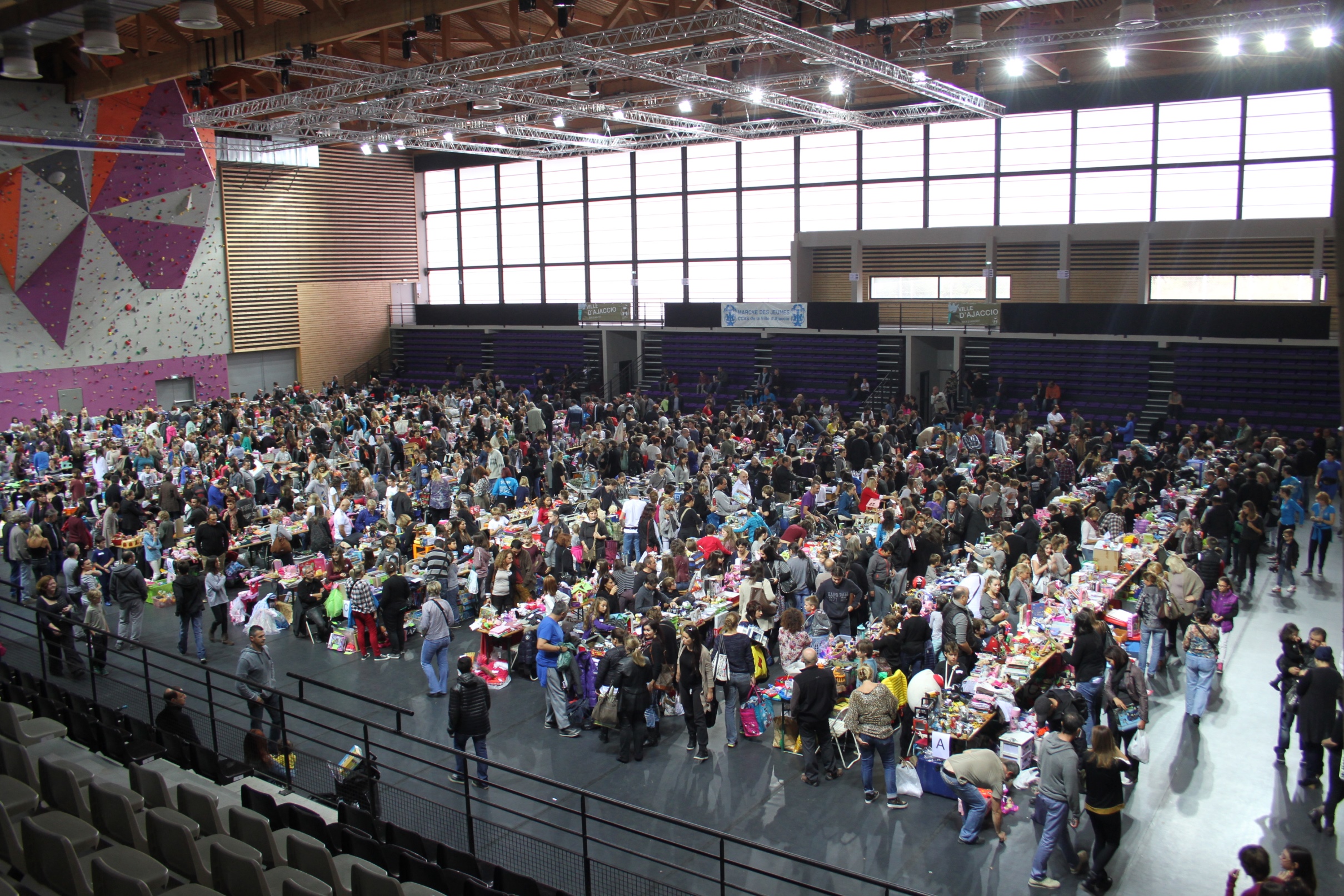 le marché des jeunes au Palatinu