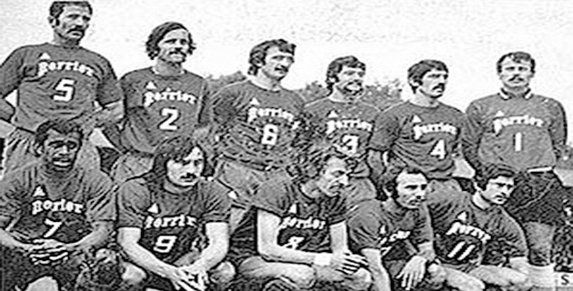 Le Sporting avant la demi-finale de la coupe de France 1972 à Lens. Debouts : Savkovic, Luccini, Franceschetti, Mosa, Calmette, Pantelic. Accroupis : Kanyan, Felix, Dogliani, Papi, Giordani.