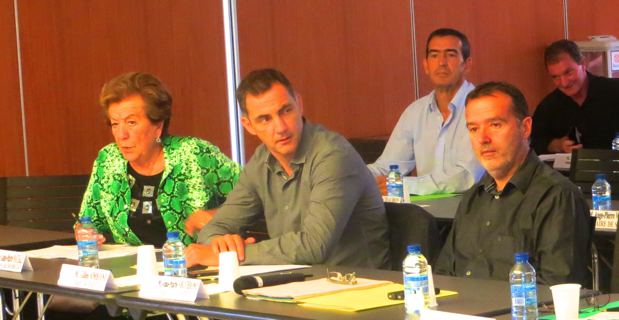 Anne-Marie Natali, maire de Borgo et présidente de l'Intercommunalité Marana-Golu, Gilles Simeoni, maire de Bastia, et Jean-Marie Vecchioni, maire et conseiller général de Campile, chef de file des élus de l’Alta-di-Casacconi.