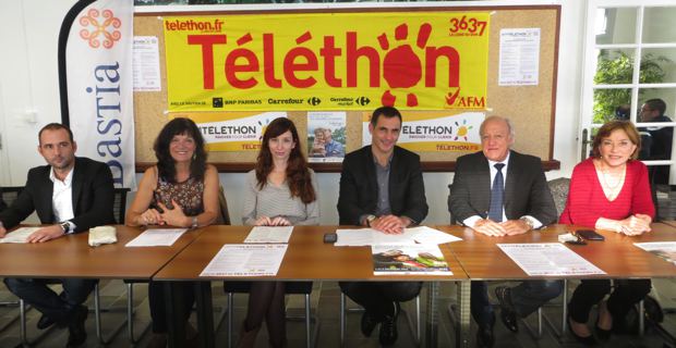 Gilles Poletti, Catherine Buzzano-Château-Arnaud, déléguée du Téléthon, Lucie Pellegri, adjointe déléguée à la santé et au handicap, Gilles Simeoni, maire de Bastia et Louis-Antoine Coque, coordinateur du Téléthon pour la Haute-Corse, représentant l’AFM.