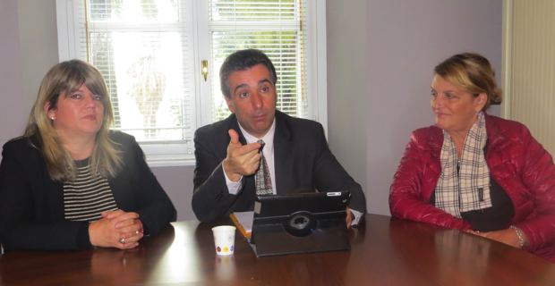 Antoine Orsini, président du groupe Corse Social Démocrate, entouré des deux élues territoriales : Rosy Ferry-Pisani et de Benoite Martelli.