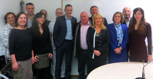 Le Conseil de surveillance de l'hôpital de Bastia autour de son président, Gilles Simeoni et des élus bastiais.