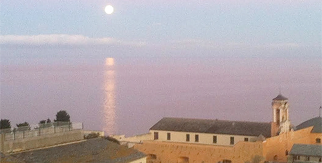 Bastia : Quand la Lune se lève sur la Tyrrhénienne