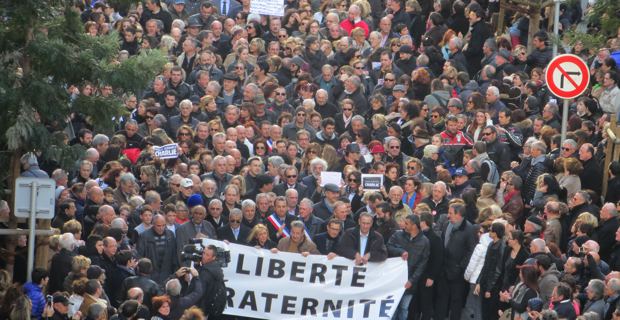 Les élus en tête de la manifestation.