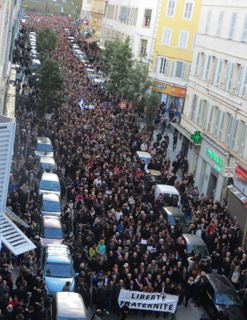 Charlie Hebdo : 6 000 personnes à Bastia, les élus se bousculent en tête du cortège