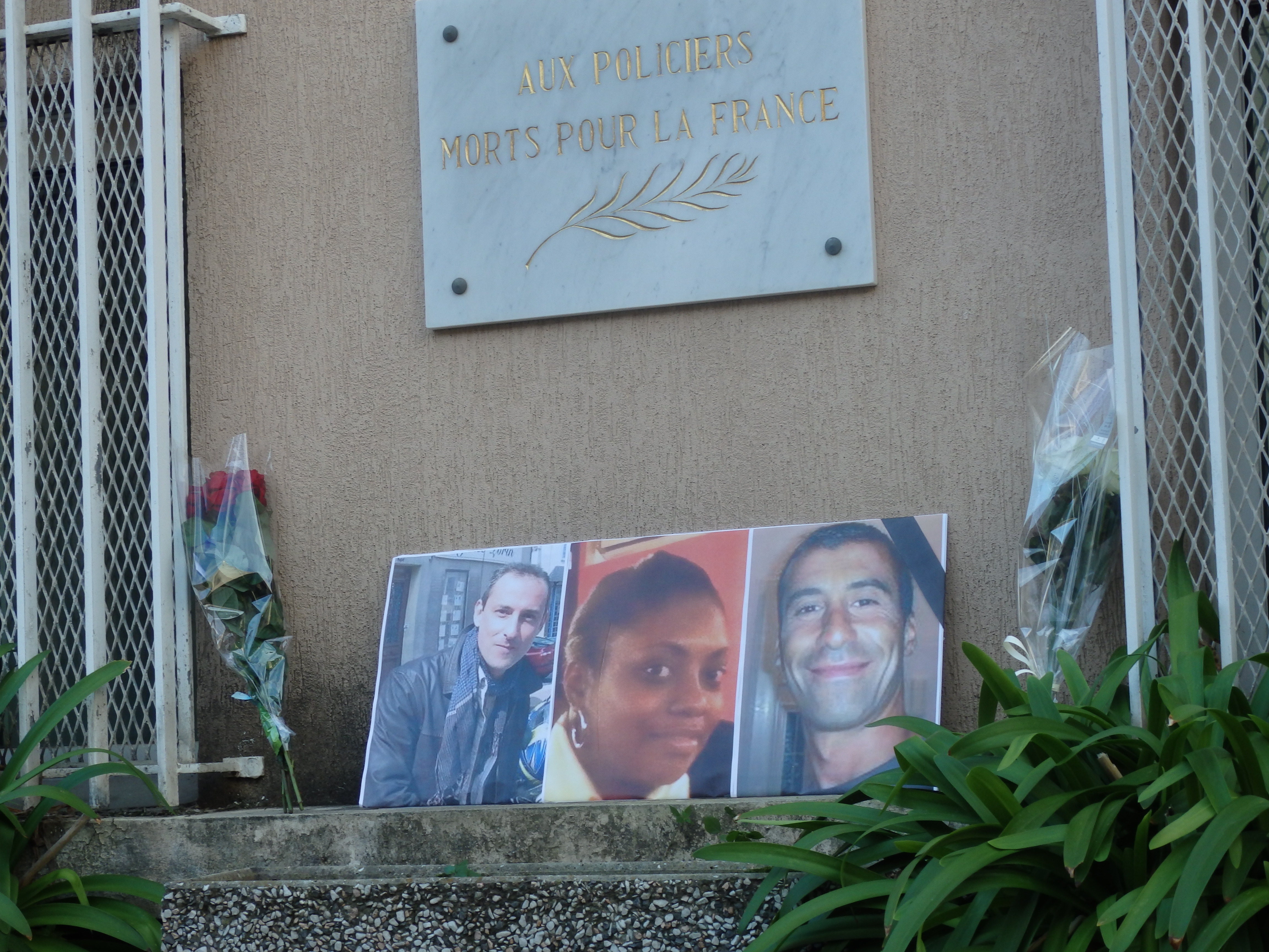 Ajaccio : Hommage aux trois policiers morts à Paris au commissariat de police