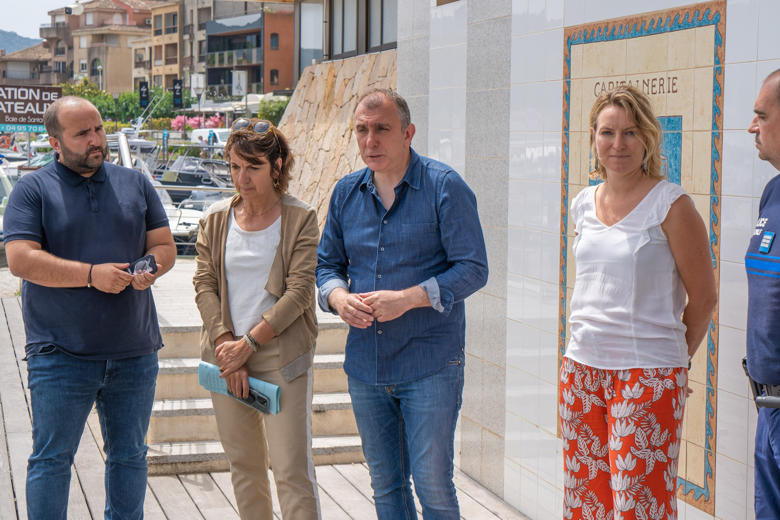 Les opérations d'enlèvement des épaves se sont achevées ce mardi, en présence du maire et de son adjointe à l'environnement (Photo : cità di Portivechju)