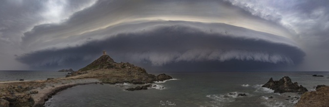 L'image impressionnante de la tempête d'août 2022qui arrive sur les Sanguinaires (Polini Photography facebook)