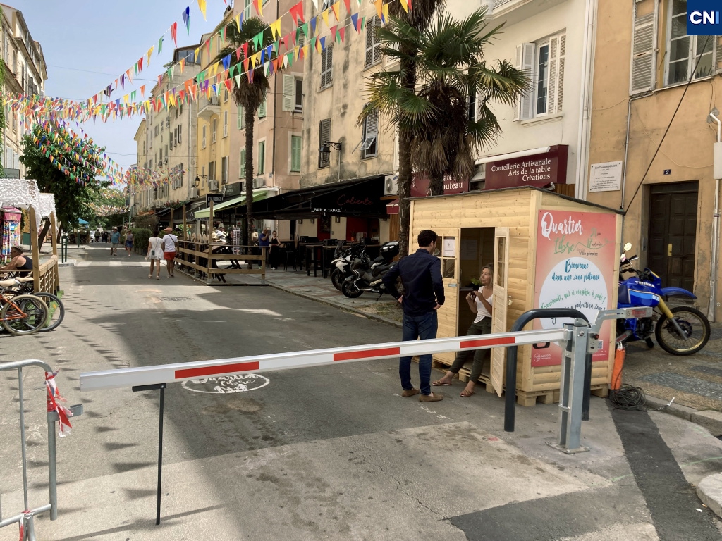 L'expérimentation de la piétonnisation de cinq rues de la vieille ville a été lancée ce mercredi (Photo : Michel Luccioni)