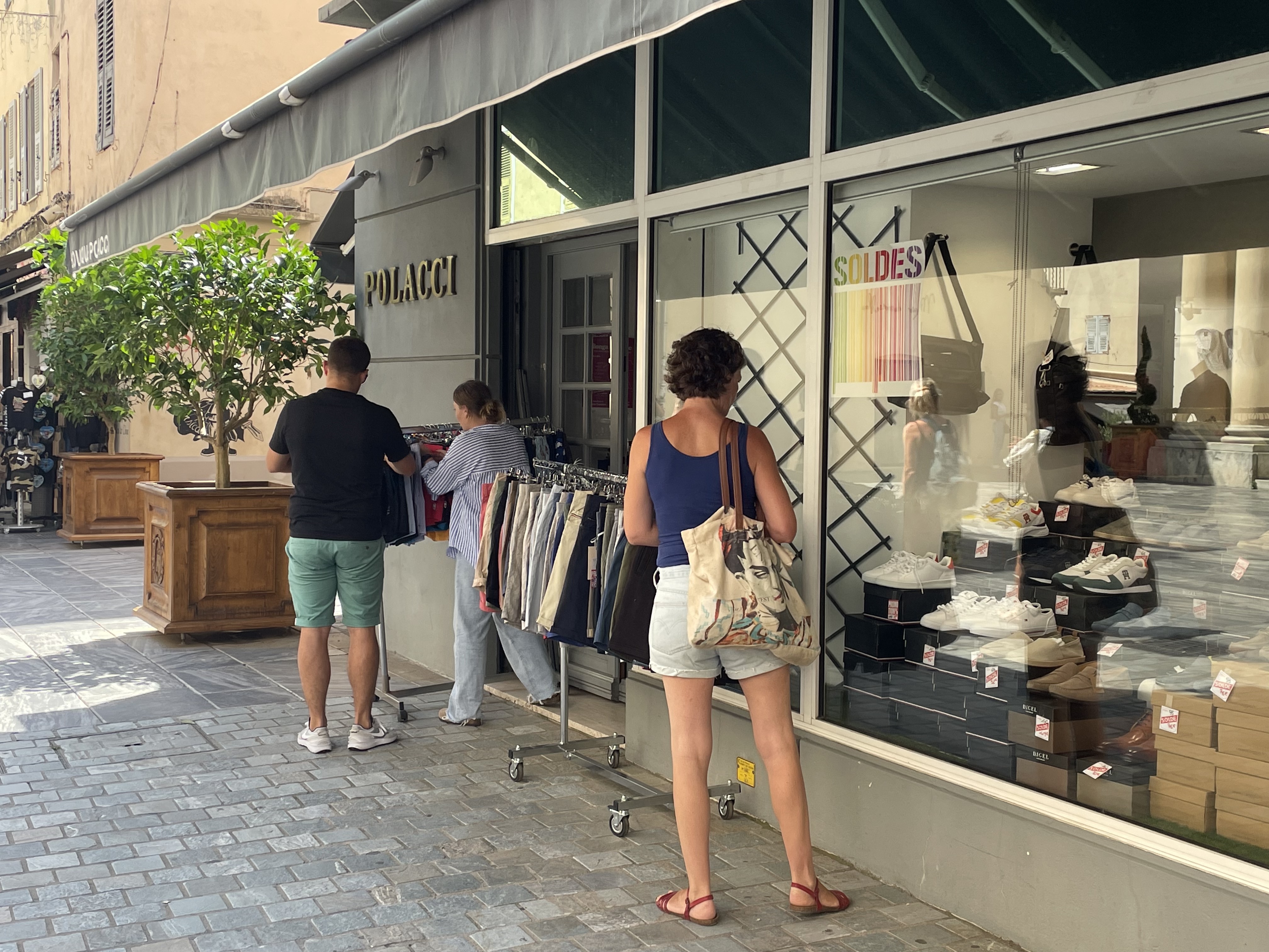 Les boutiques du centre-ville de Bastia sont prêtes pour les quatre semaines de solde.