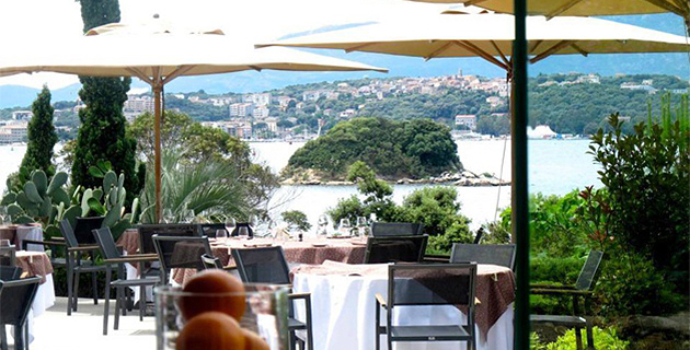 DR https://www.facebook.com/Hotel.Casadelmar