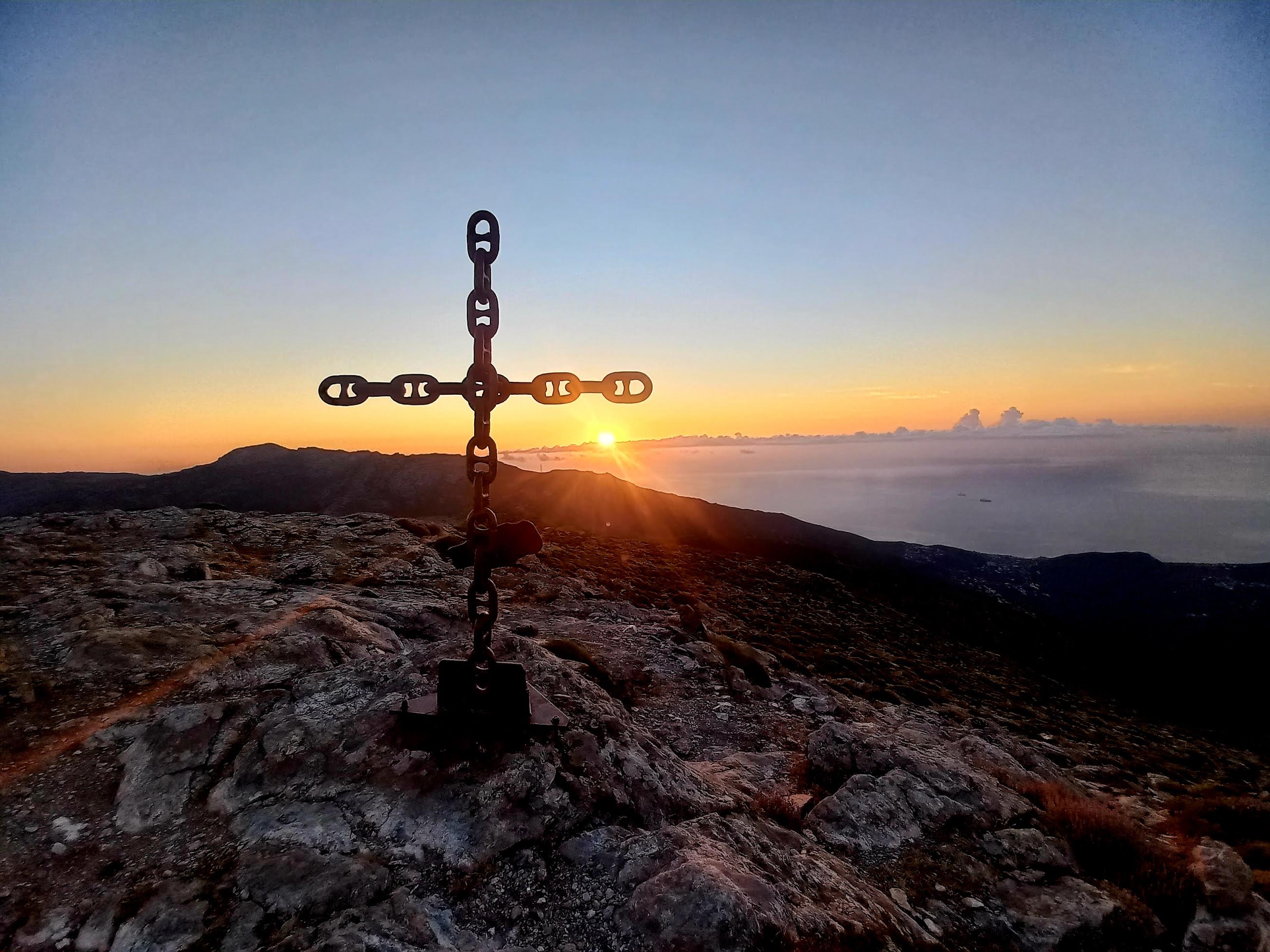 La photo du jour : lever de soleil sur le Cimone