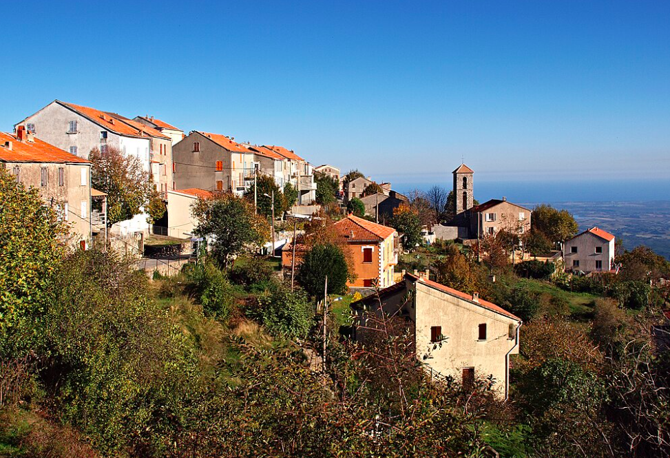 Le village d'Antisanti. Wikipedia