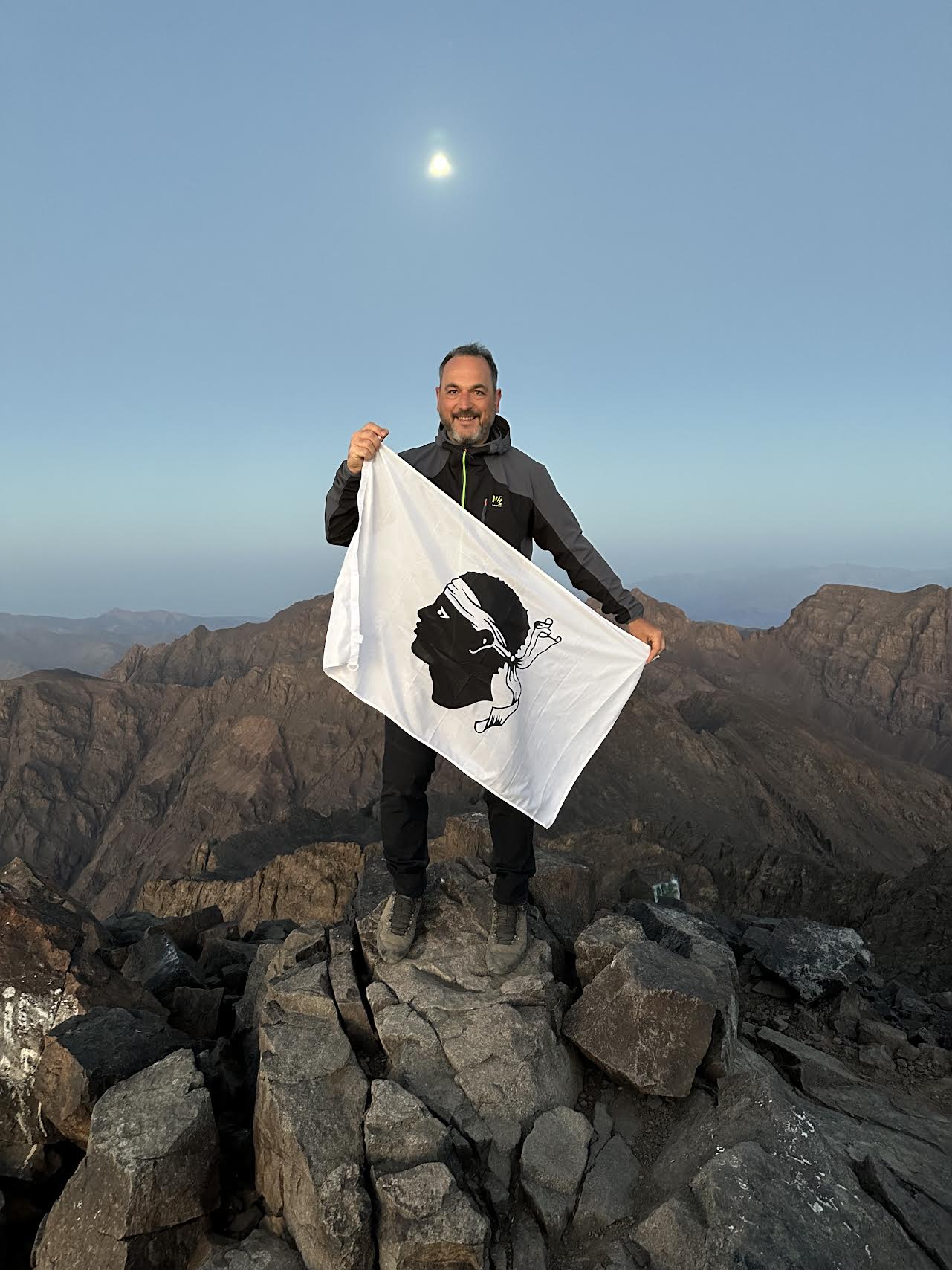 La bandera sur Djebel Toubkal (4 167m)