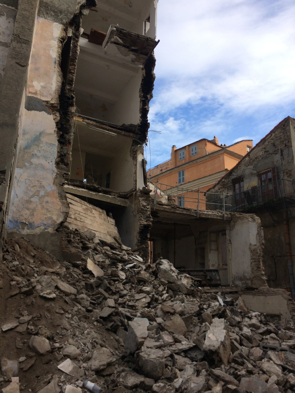 La facade effondrée.