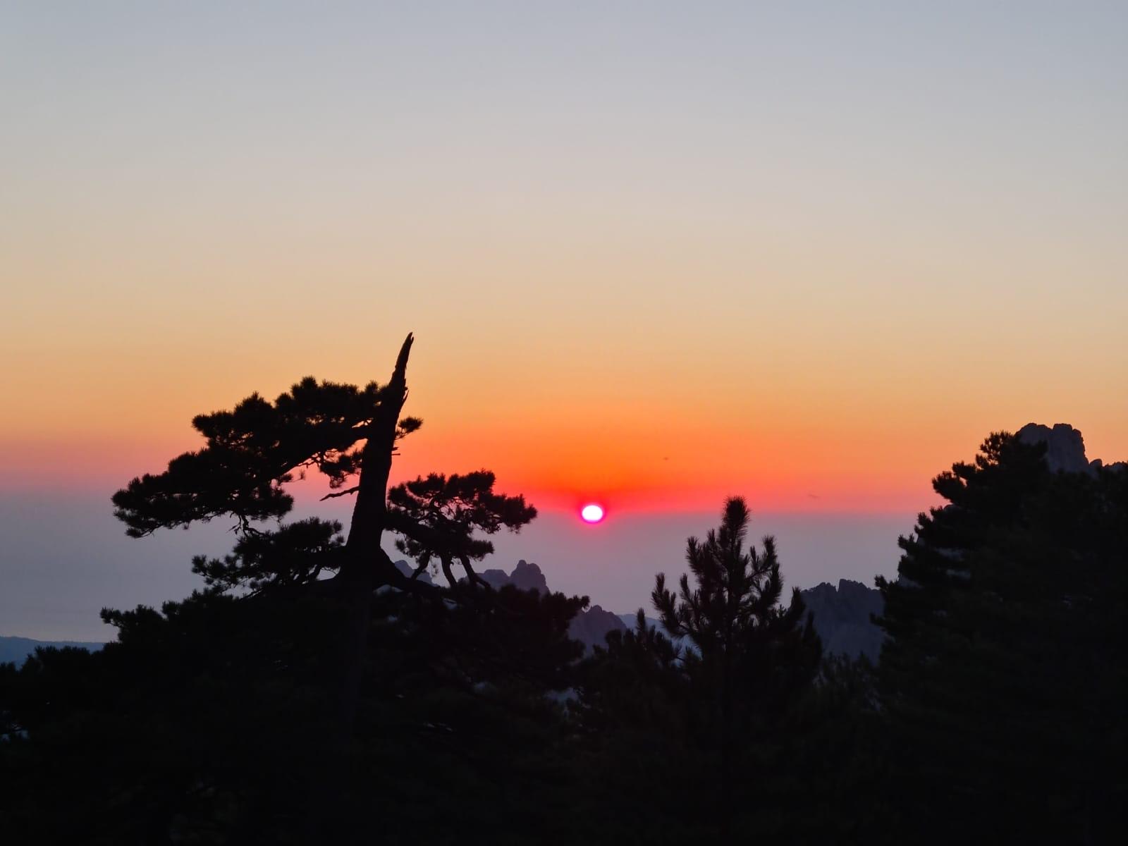 La photo du jour : magnifique lever de soleil sur Bavella