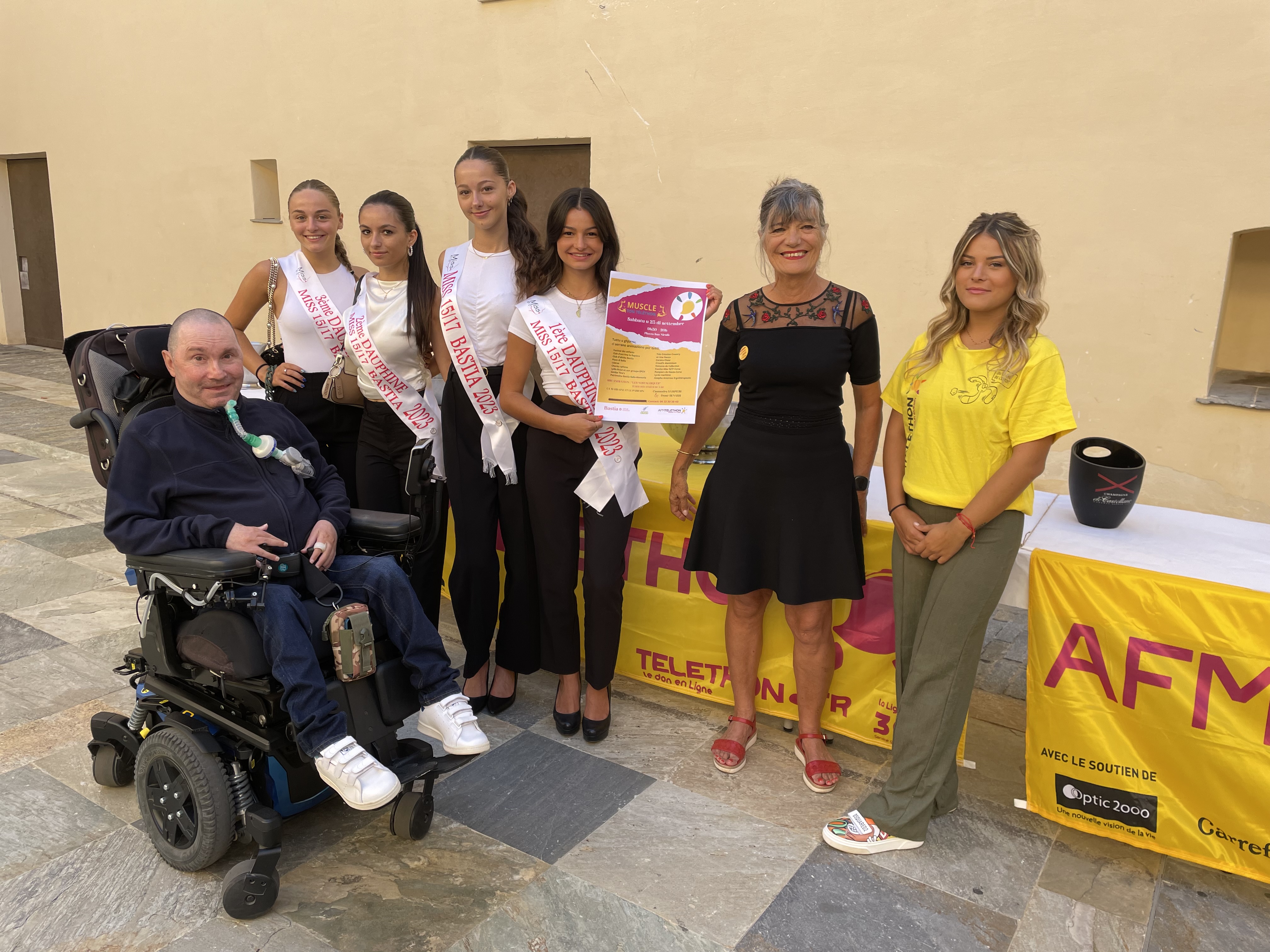 François-Marie Micaelli, ambassadeur 2023, les Miss 15/17 ans, Catherine Chateau-Artaud et la marraine Cassandra Sampieri ont présenté la journée du 23 septembre sur la place St Nicolas à Bastia.