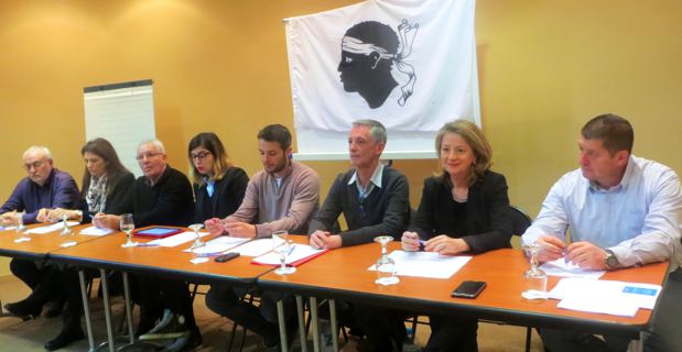 Les membres du bureau et de la Commission des Sports d’Inseme per Bastia (IPB), de gauche à droite : Dédé Tomasini, Josée Natali, Jean-Pierre Cristofari, Lauda Guidicelli, secrétaire générale, Cyril Giuntini, référent sport, Marc Peyraud, secrétaire général, Marie-Anne Santoni, représentante UFOLEP 2B et Alain Del Moro, président de Bastia XV.