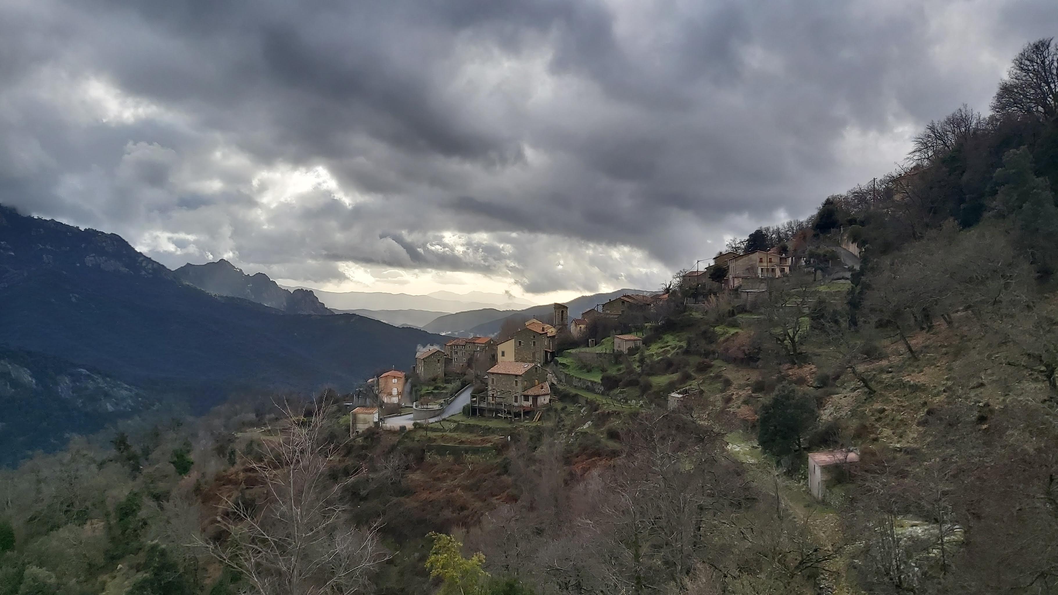 Letia San Roccu sous les nuages (Fanny Arrighi)