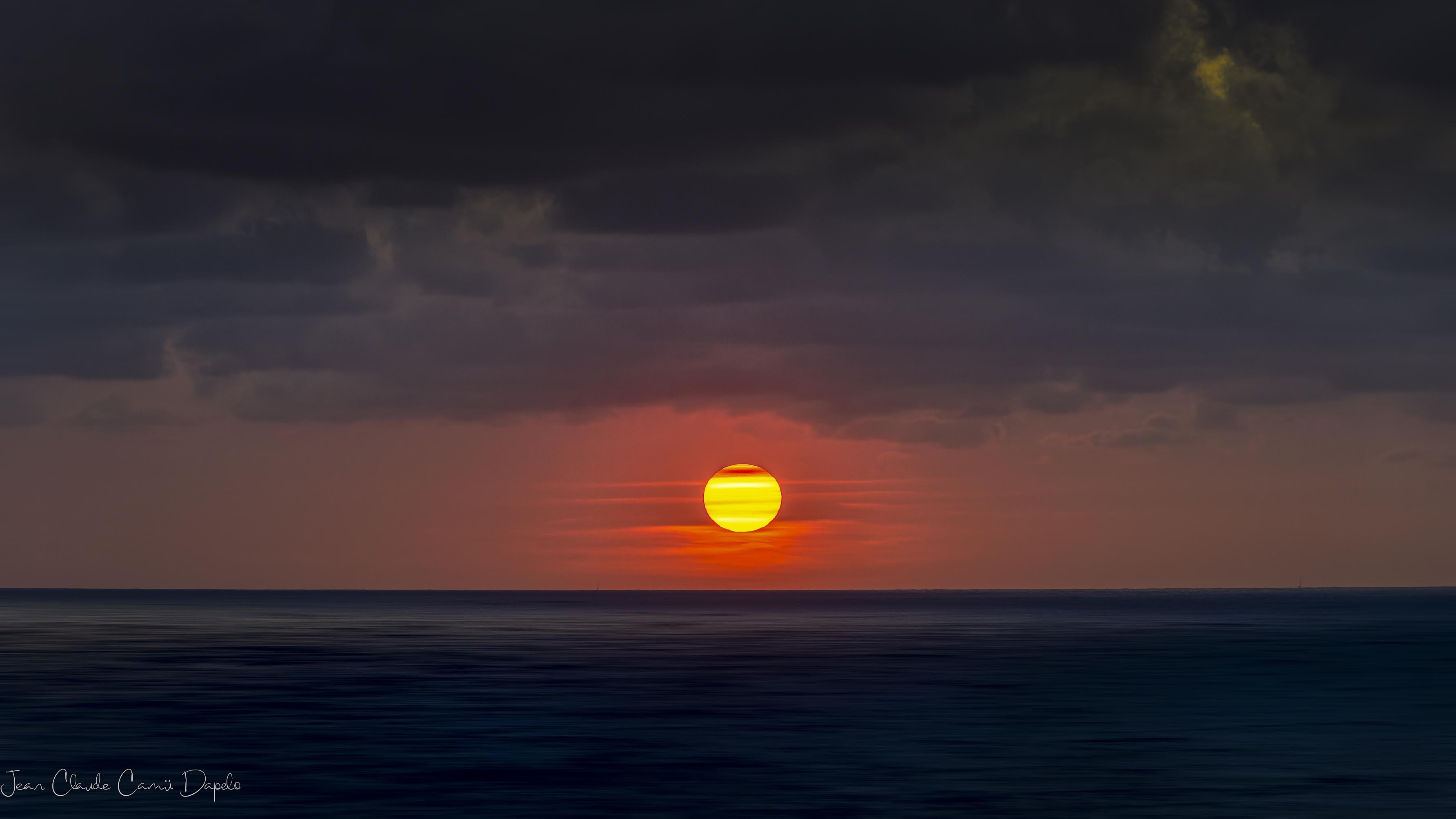 La photo du jour :  à Cargese le coucher de soleil annonce l'automne qui arrive à petit pas