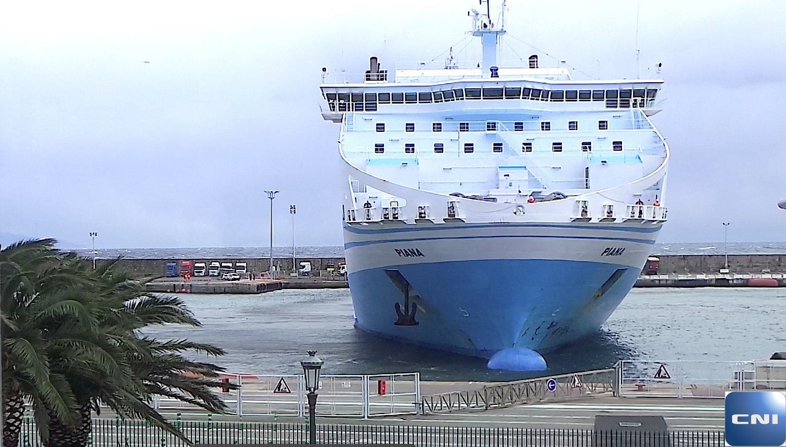 Quand le "Piana" et le "Pascal-Paoli" se "garent" dans le port de Bastia…