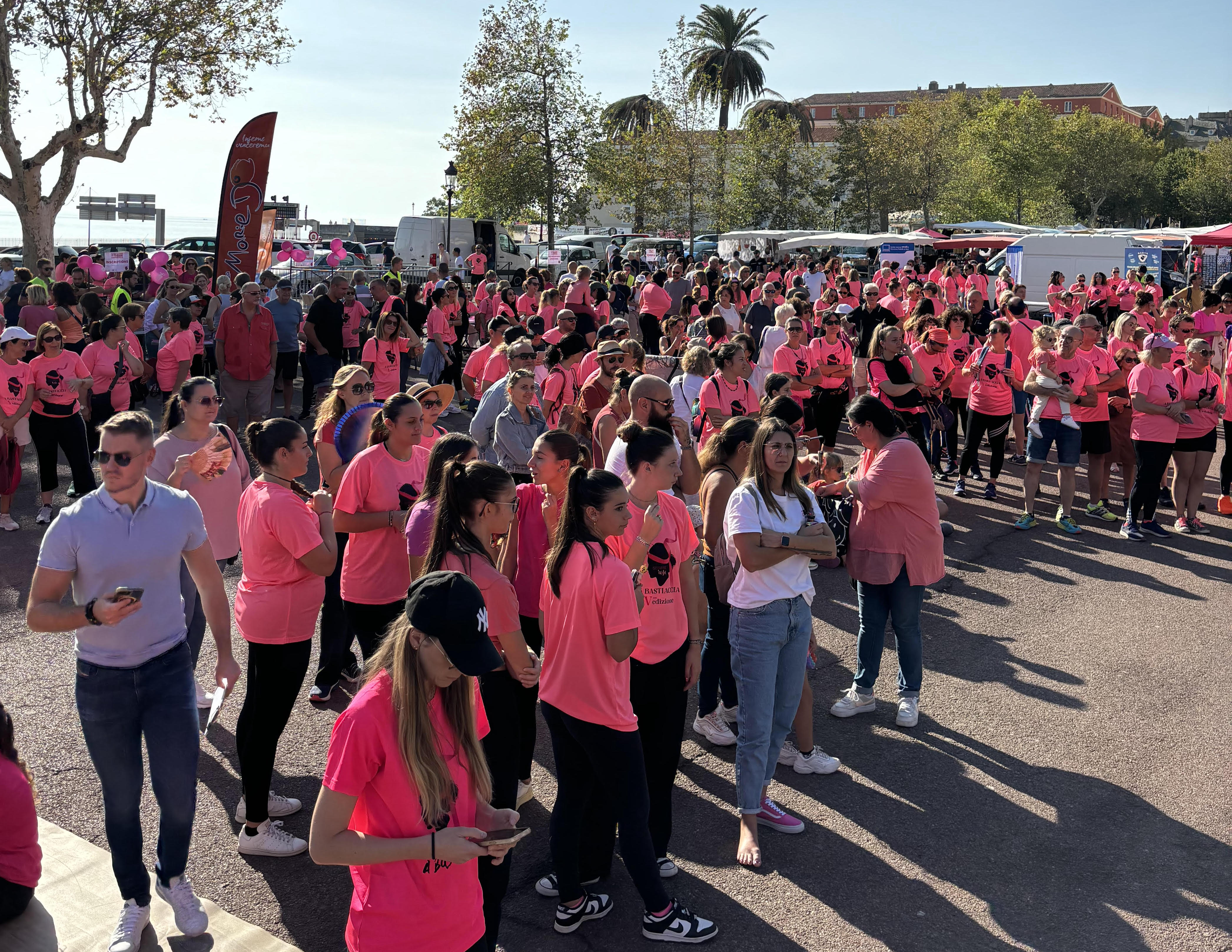 A Bastiaccia : vague rose sur la place Saint-Nicolas