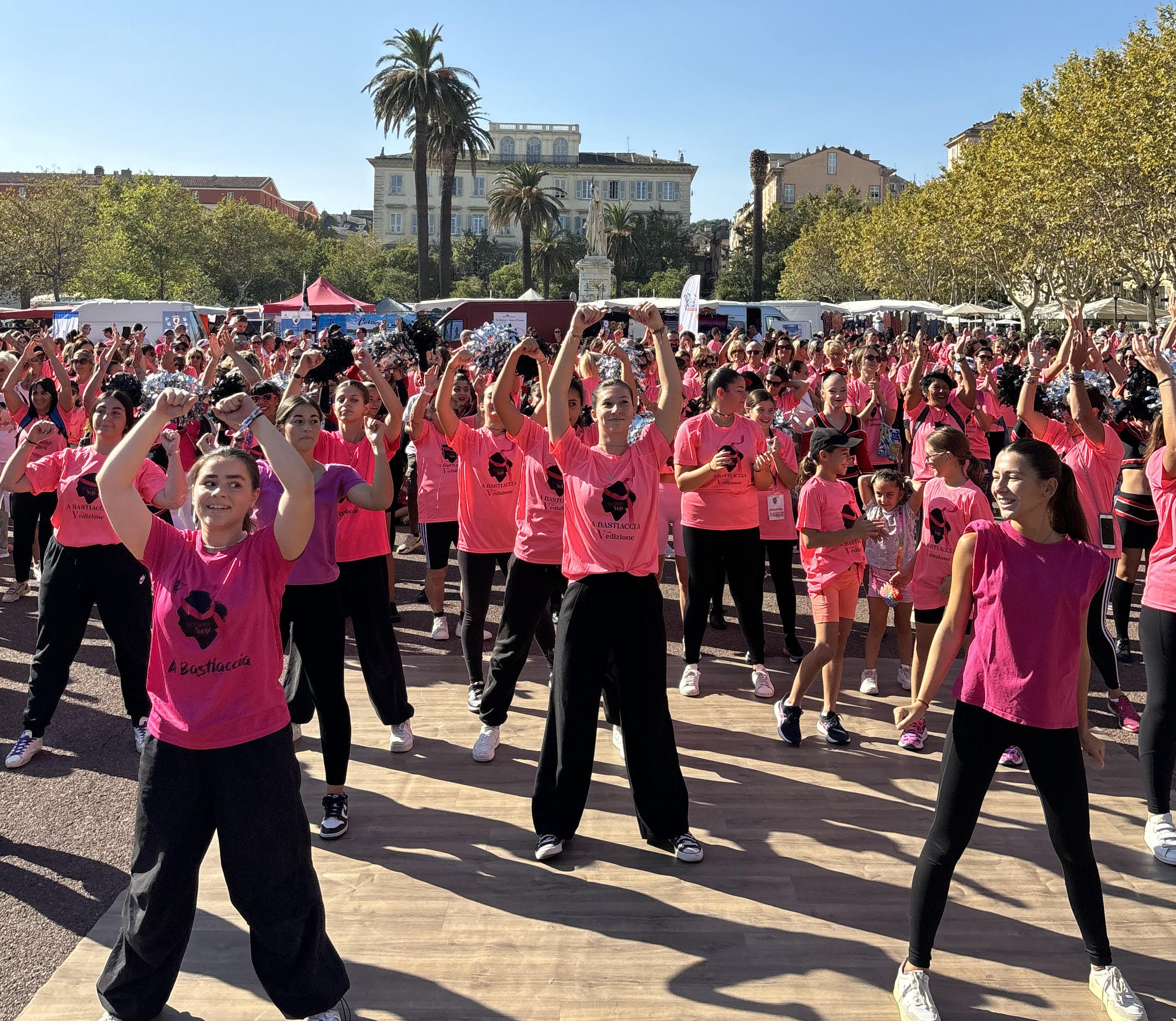 A Bastiaccia : vague rose sur la place Saint-Nicolas