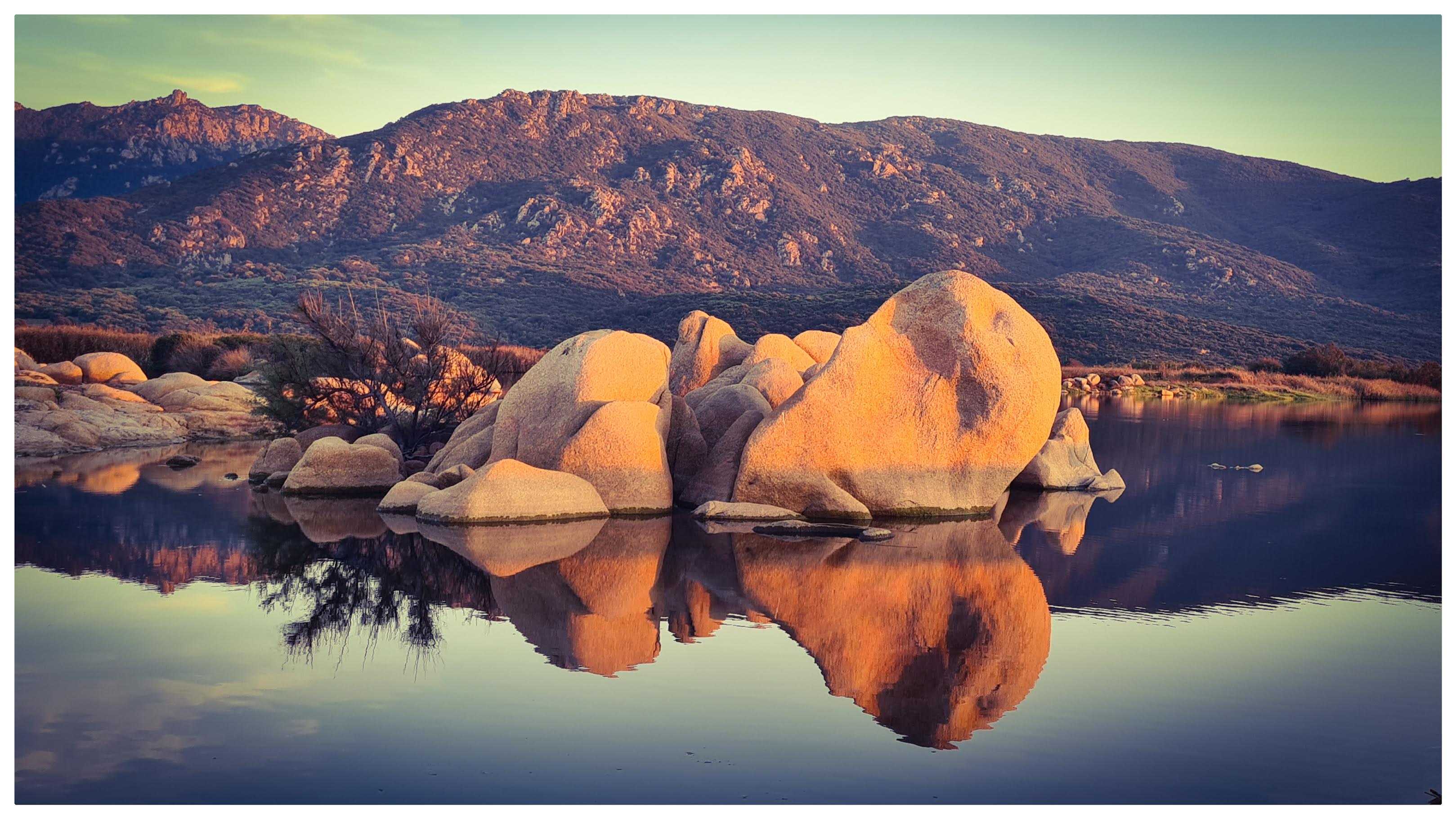 La photo du jour : les rochers de Laurosu