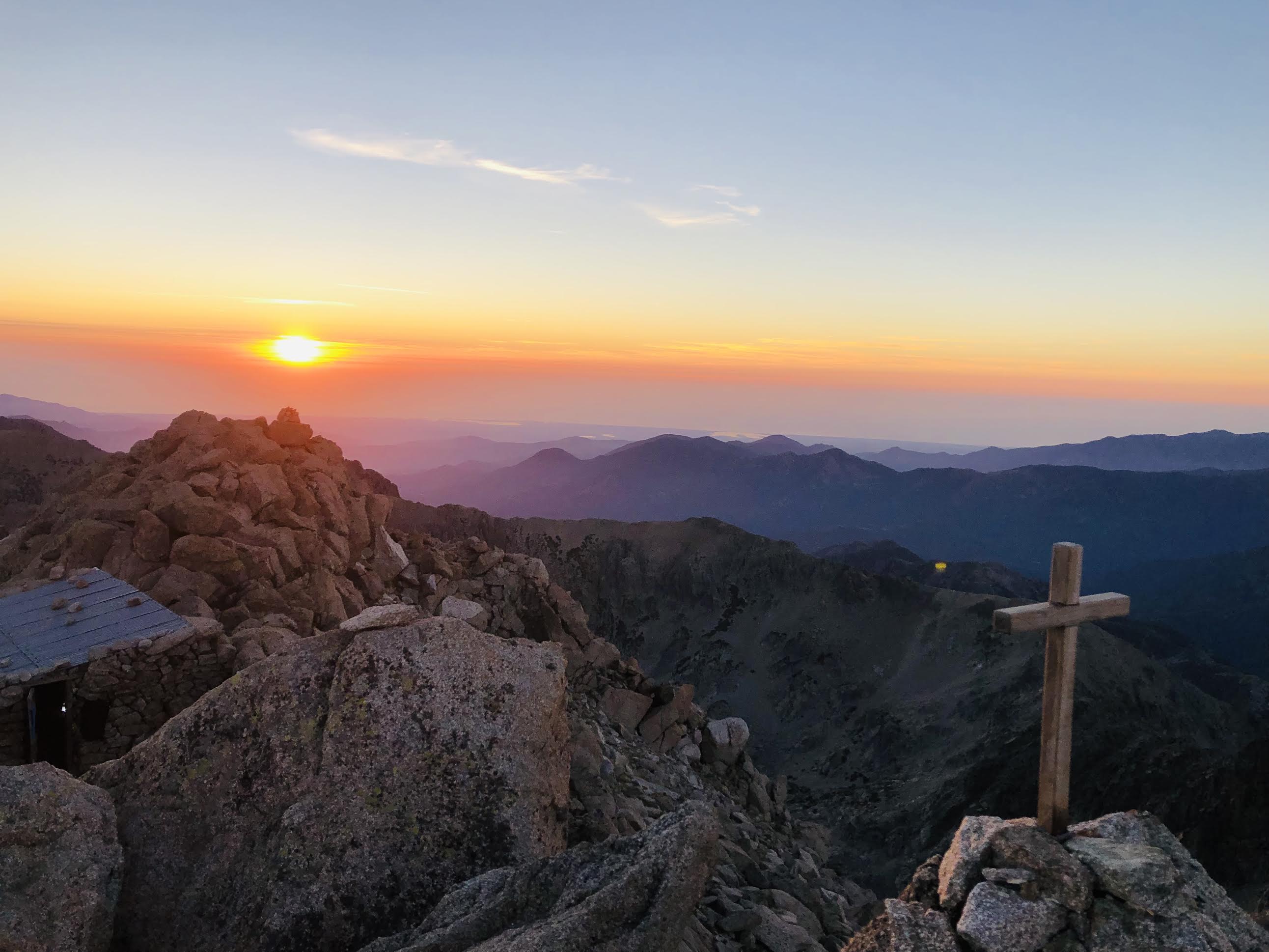 La photo du jour : spectacle au sommet du Monte Rotondu