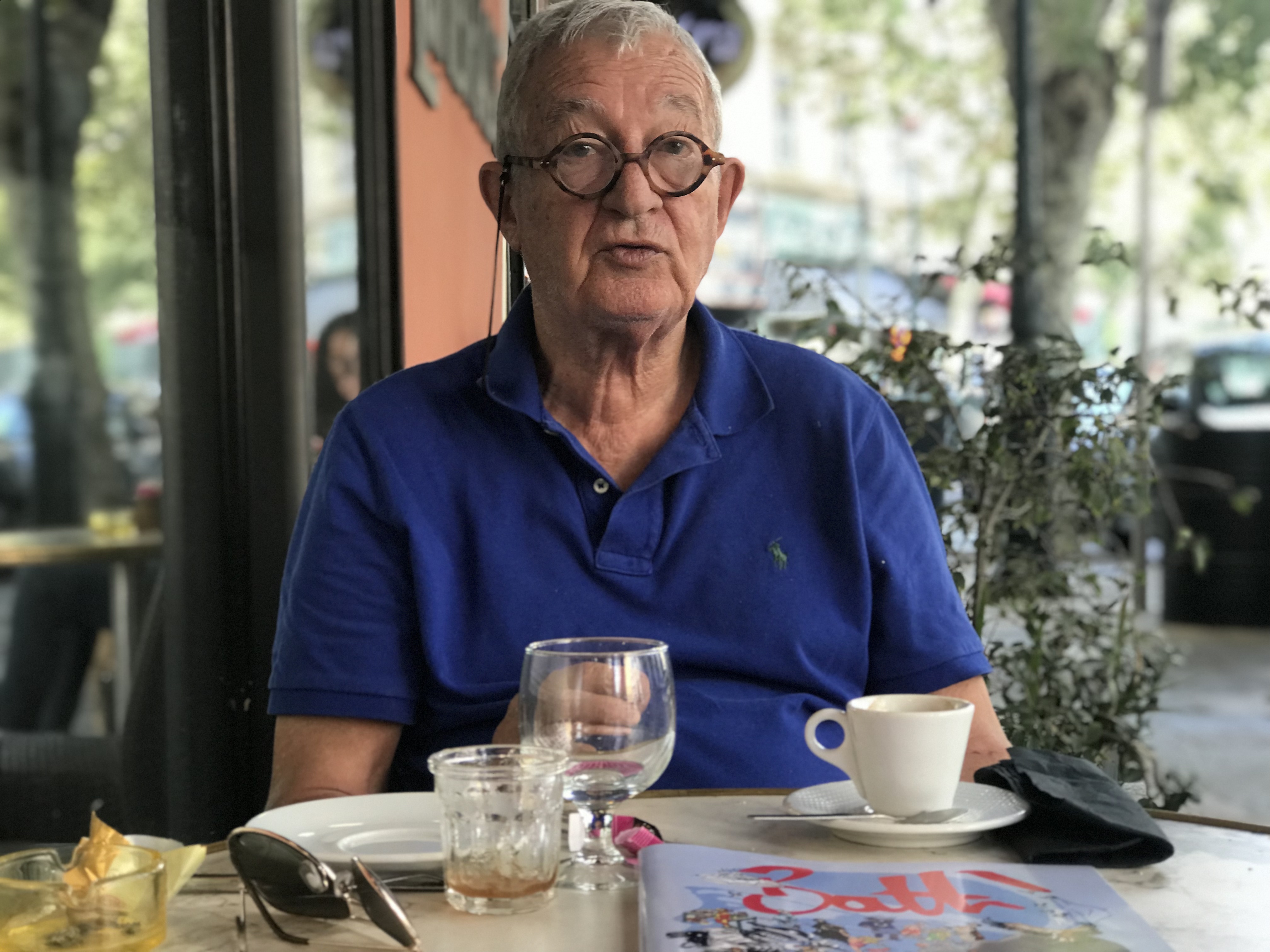 Battì Manfruelli, 79 ans, vient de remporter un concours de dessin de presse, à propos de la liberté de la presse.