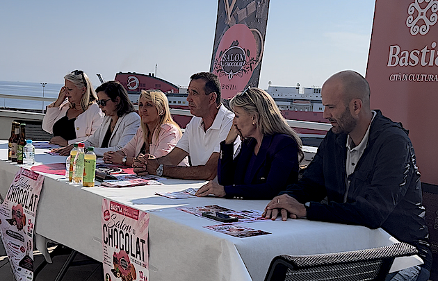 Christelle Couturier, Najoua El Berrak, Emmanuelle de Gentile, Paul Pierinelli, Linda Piperi et Christian Graziani ont donné le coup d'envoi du 11e salon du chocolat de Bastia