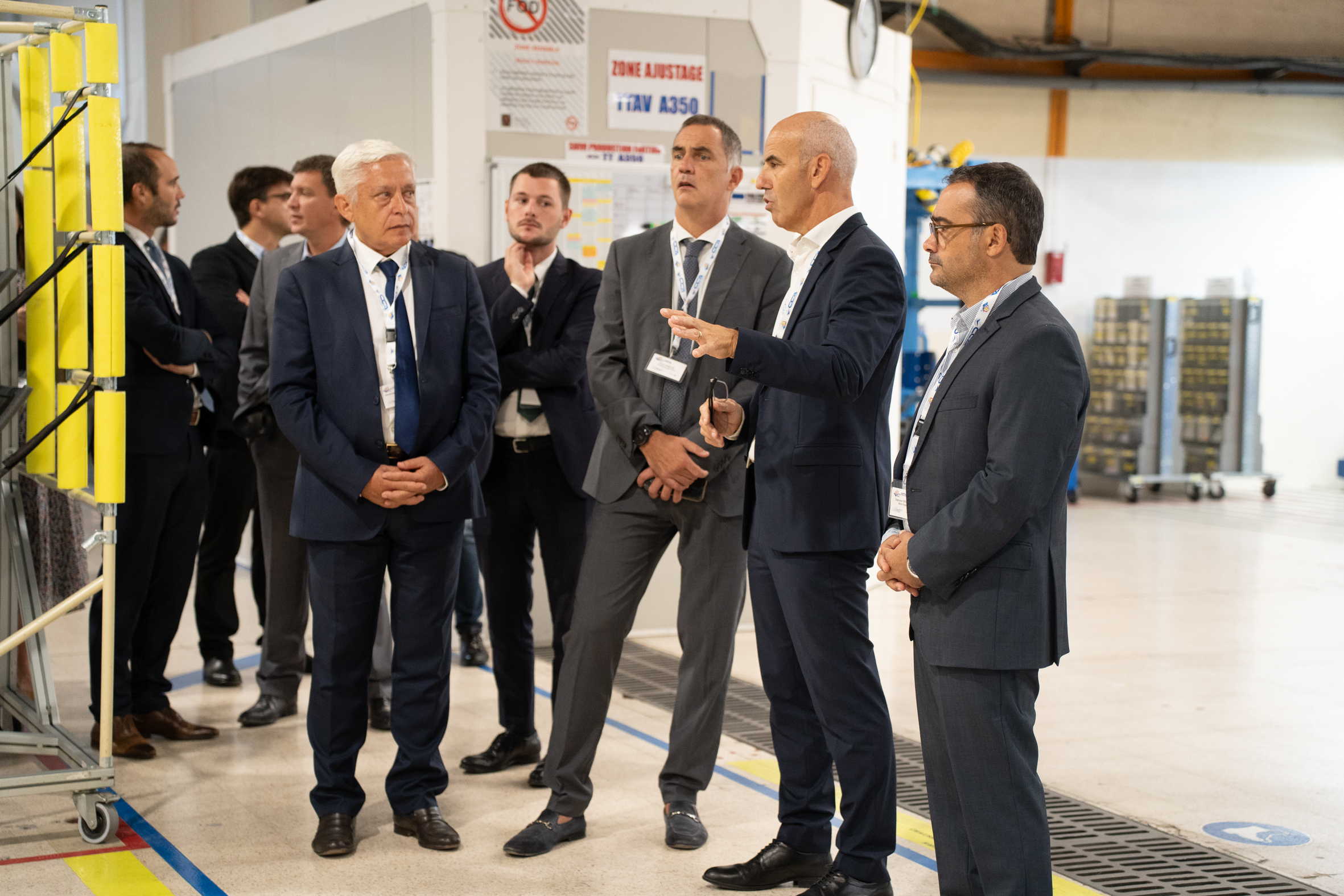 À l'occasion de son 40ème anniversaire, Corse Composites Aéronautiques recevait ce vendredi matin la visite de nombreux officiels à l'instar du président de l'Exécutif, Gilles Simeoni, du président de l'Adec, Alex Vinciguerra, et du maire d'Ajaccio, Stéphane Sbraggia (Photo : Paule Santoni)
