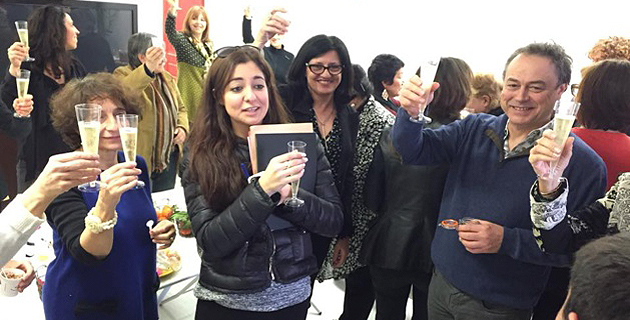 Martini Lorenzi entourée de son équipe et d'adhérents de l'association