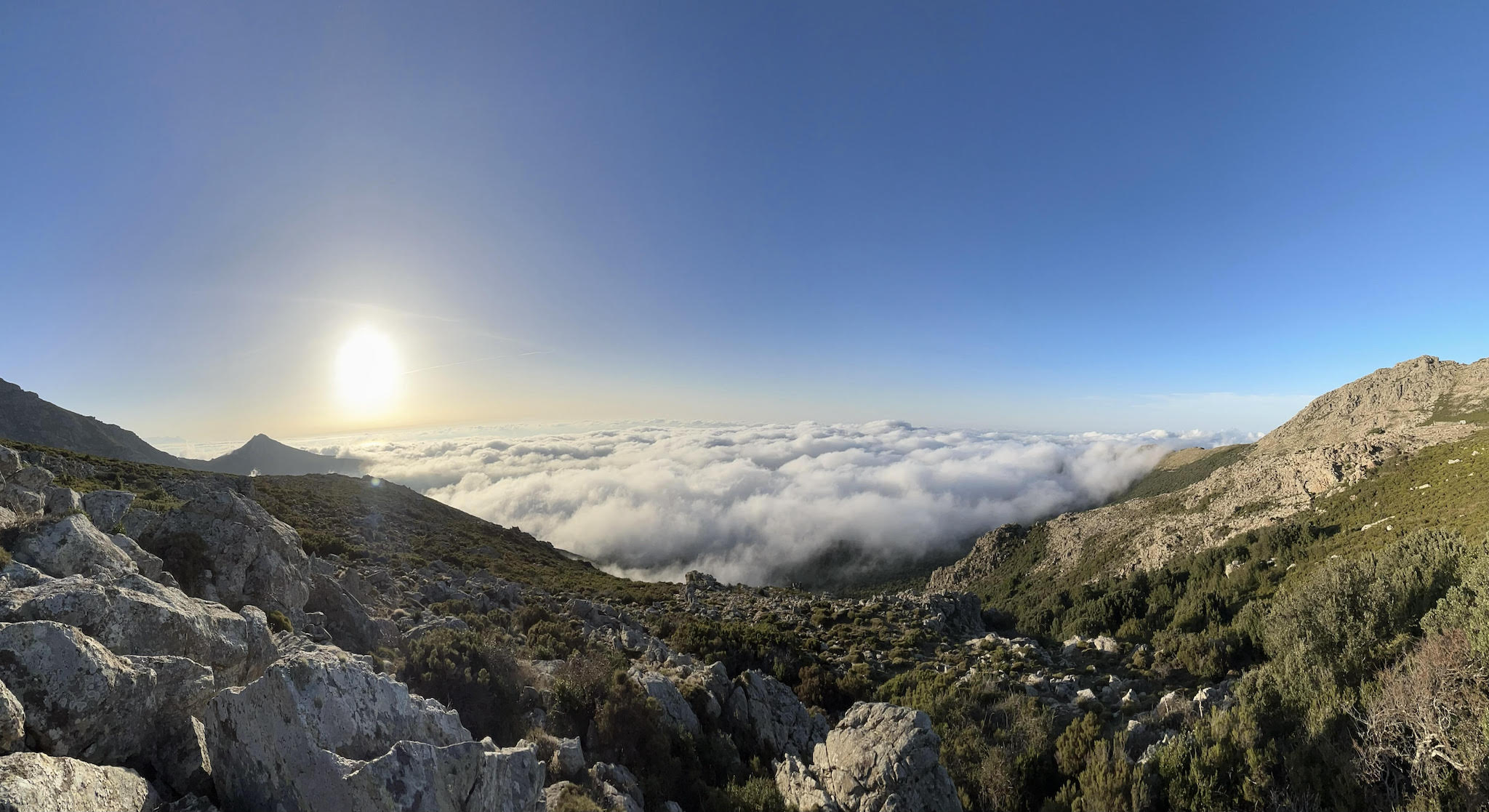 La photo du jour : au-dessus des nuages, Barrettali et le Cap Corse