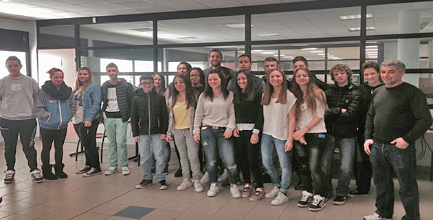 Avec Matthieu Quiriconi, les élèves du professeur Horace Nappo préparent le « café science jeune »