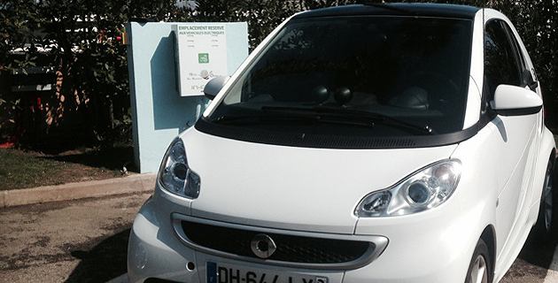 100% électrique, le véhicule mis à la disposition des clients de l’hôtel dispose d’une autonomie de 130 kilomètres