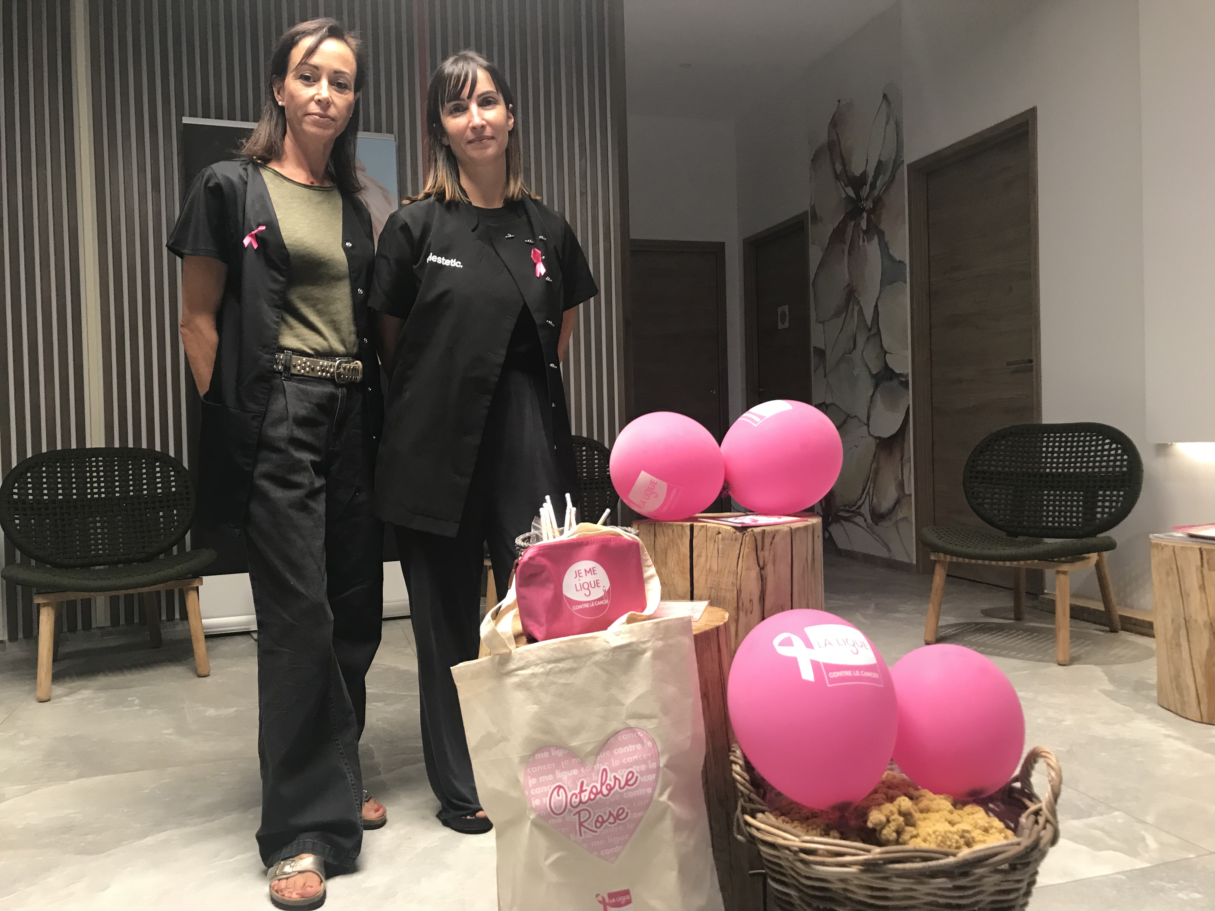Nathalie Malagoli et Maryline Giansily, esthéticiennes, ont travaillé toute la journée de samedi pour apporter gratuitement du réconfort à sept femmes atteintes d'un cancer.