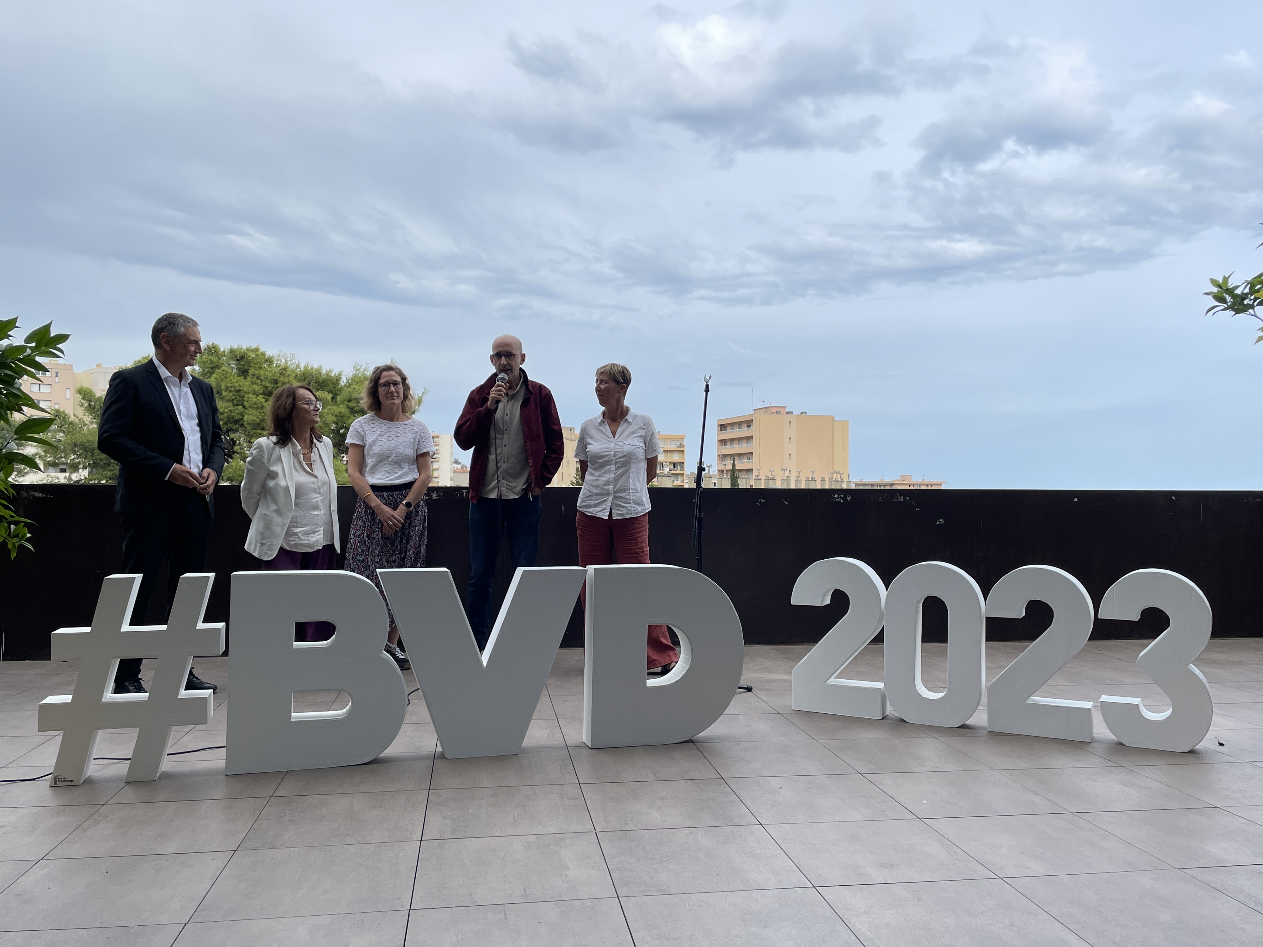 (de gauche à droite) Serge Linale, Ivana Polisini (mairie de Bastia), Laureline Roux (préfecture de Haute-Corse), Jean Leccia et Elodie Poignet (Emaho) ont donné le coup d'envoi de cette 13e édition du BVD 2023.