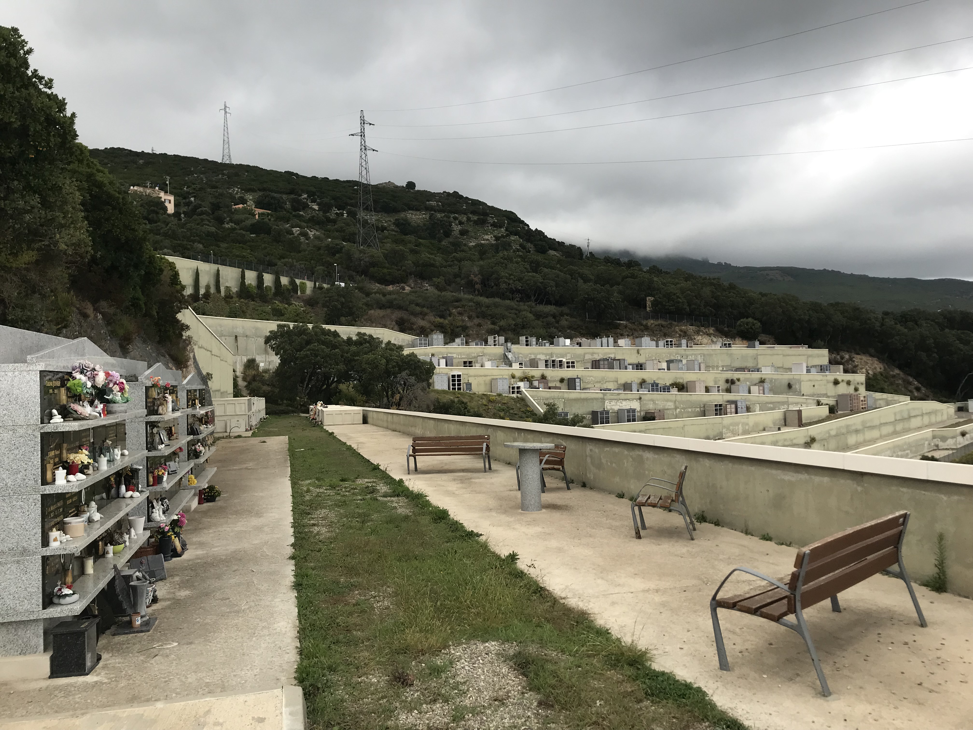 Le cimetière de l'Ondina est situé sur les hauteurs de Bastia.