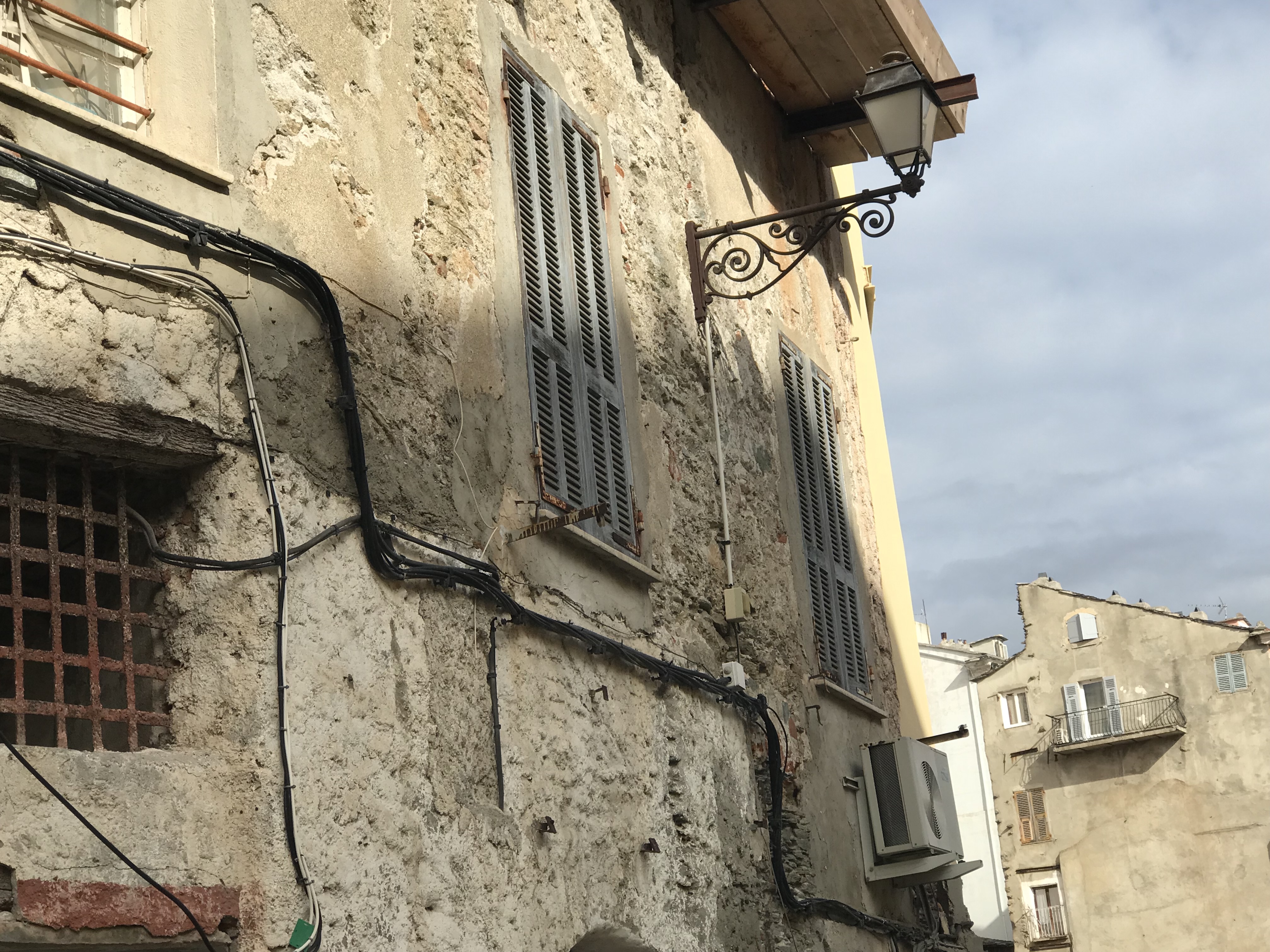 Les fenêtres du 17 rue Carbuccia.