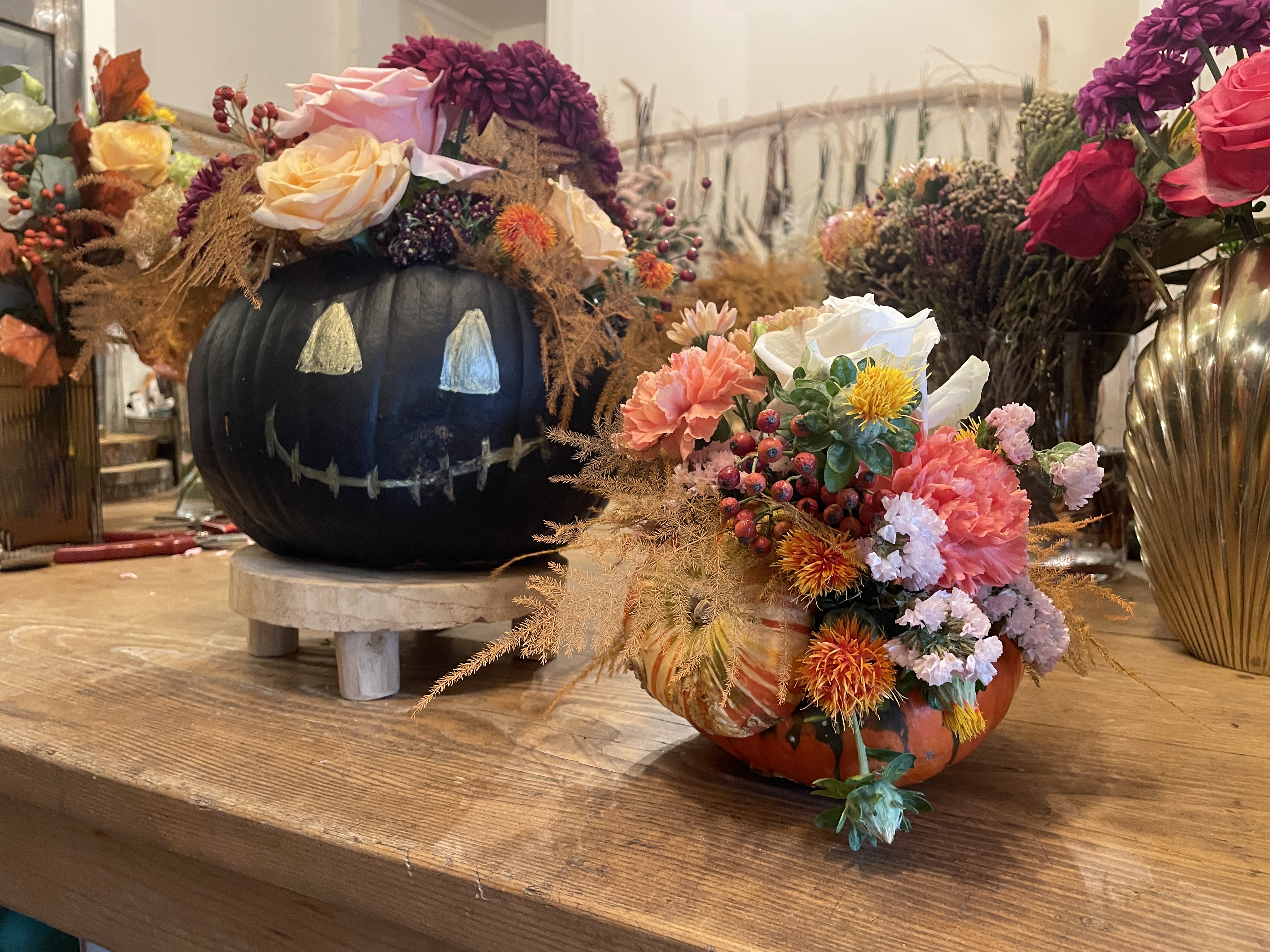 Les compositions florales à base de citrouilles proposées par la boutique Les Fleurs.