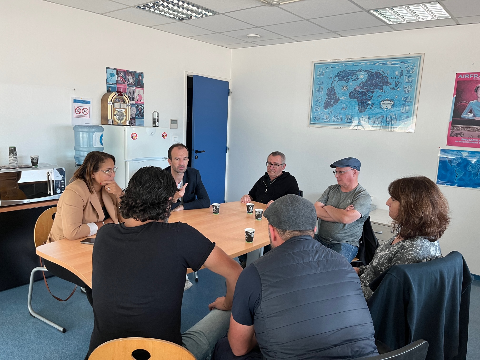 Les députés avec les syndicats CGT Air France