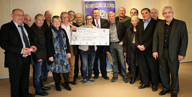 Véronique Costantino reçoit la première bourse internationale au Rotary Club d'Ajaccio