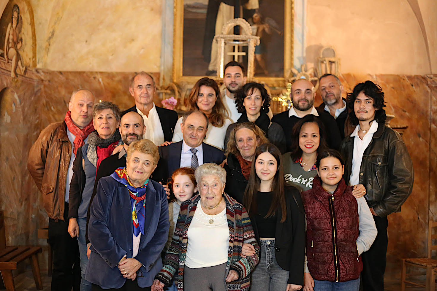 Jeanne Giorgi entourée par toute sa famille (Photo Mariam Benbakkar)