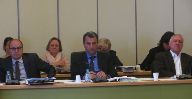 Le président de la CAB, François Tatti, entouré des deux premiers vice-présidents, Jacky Padovani, maire de San Martino-di Lota, et Michel Rossi, maire de Ville-di-Pietrabugno.