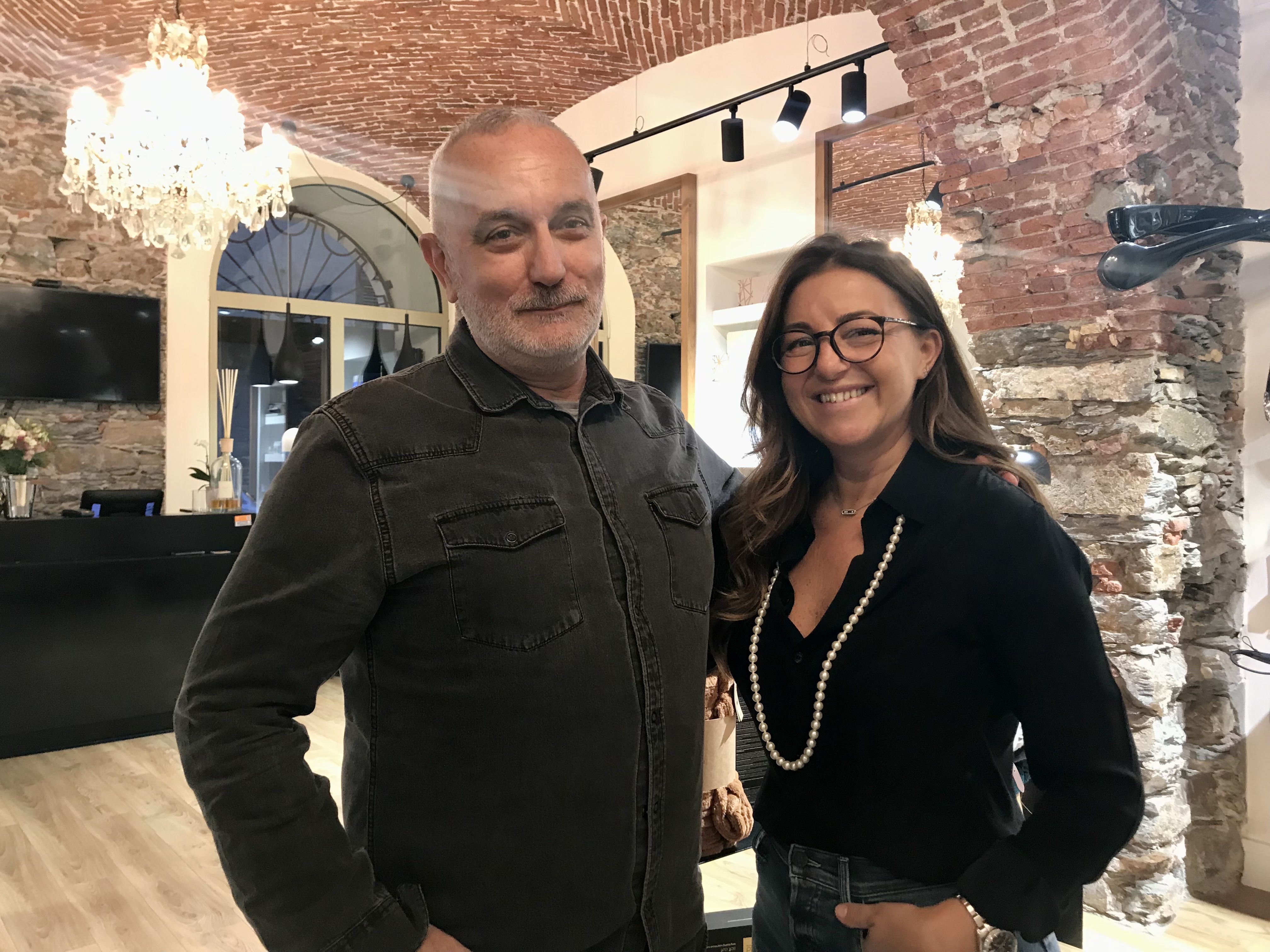 Joël Bazzali et Isabelle Maurizi-Girard, dans le salon de coiffure tenue par cette dernière.