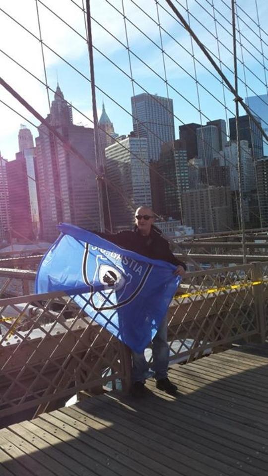 Fernand Giansily sur le pont de Brooklyn