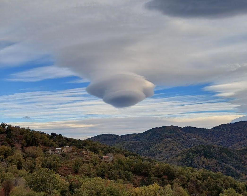 EN IMAGES - Ambiance… lenticulaire au dessus de la Corse